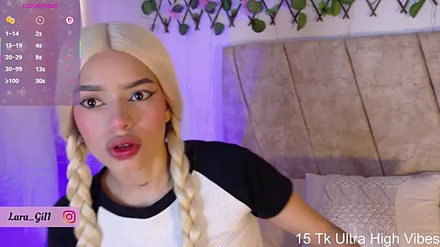 Snapshot of LaraGiil chatting on 09-24-25, 01:36 LaraGiil online show from 09-24-25, 01:36
