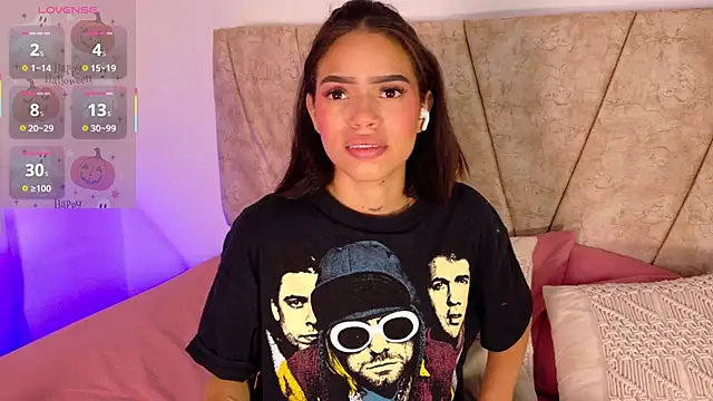 Snapshot of LaraGiil chatting on 10-08-25, 12:58 LaraGiil online show from 10-08-25, 12:58