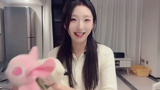 ZhaoZhao-ZM online show from 09-11-25, 02:06