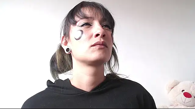 Snapshot of Cortana2_0 chatting on 10-16-25, 04:19 Cortana2 0 online show from 10-16-25, 04:19