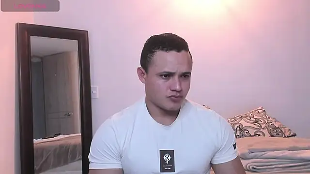 Snapshot of KingLevi01 chatting on 09-19-25, 10:32 KingLevi01 online show from 09-19-25, 10:32