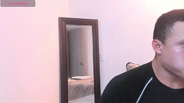 Snapshot of KingLevi01 chatting on 09-23-25, 12:02 KingLevi01 online show from 09-23-25, 12:02