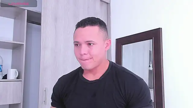 Snapshot of KingLevi01 chatting on 09-29-25, 02:11 KingLevi01 online show from 09-29-25, 02:11