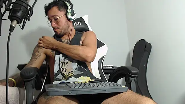 Snapshot of dereck_karter chatting on 12-11-24, 02:09 dereck karter online show from 12-11-24, 02:09