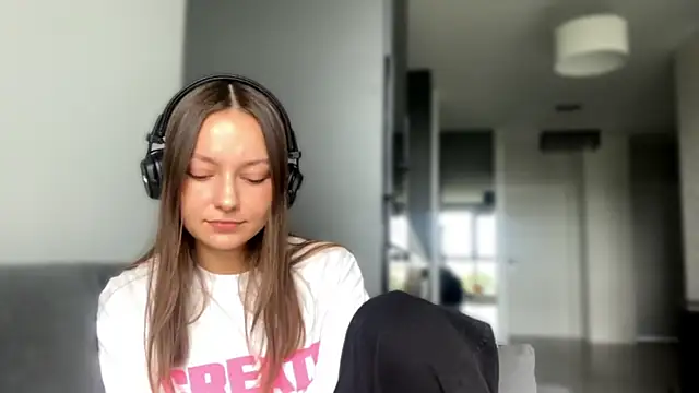 Snapshot of SoulHiperAgne_ chatting on 09-18-25, 09:44 SoulHiperAgne online show from 09-18-25, 09:44