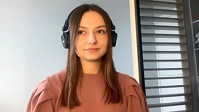 Snapshot of SoulHiperAgne_ chatting on 09-19-25, 06:26 SoulHiperAgne online show from 09-19-25, 06:26