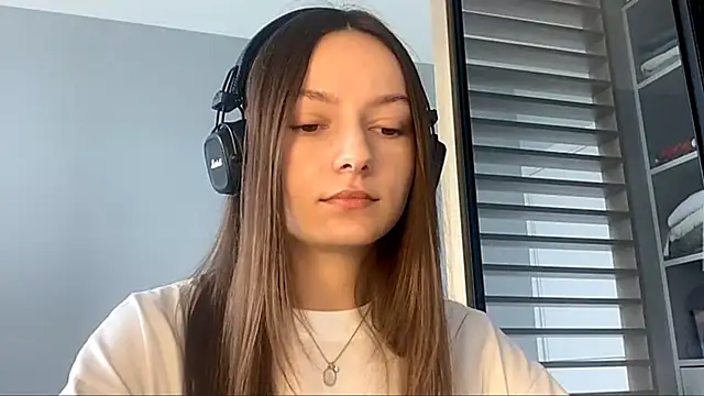 Snapshot of SoulHiperAgne_ chatting on 09-20-25, 07:42 SoulHiperAgne online show from 09-20-25, 07:42