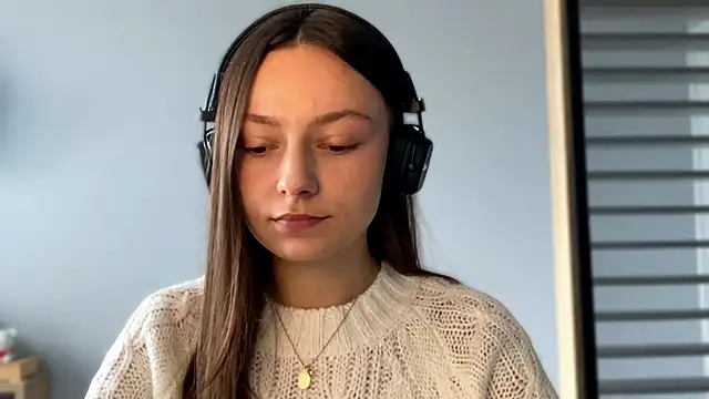 Snapshot of SoulHiperAgne_ chatting on 09-30-25, 12:21 SoulHiperAgne online show from 09-30-25, 12:21