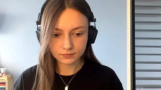 Snapshot of SoulHiperAgne_ chatting on 10-01-25, 12:11 SoulHiperAgne online show from 10-01-25, 12:11