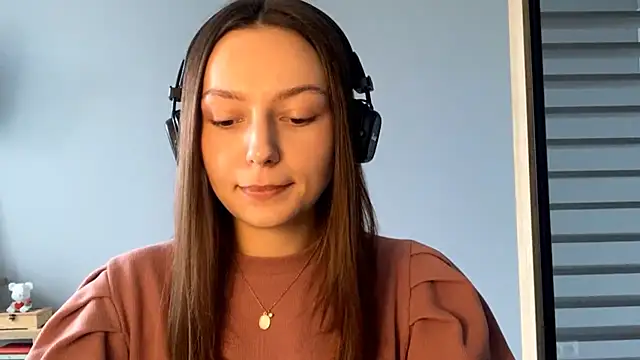 Snapshot of SoulHiperAgne_ chatting on 10-03-25, 12:13 SoulHiperAgne online show from 10-03-25, 12:13