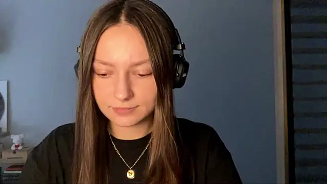 Snapshot of SoulHiperAgne_ chatting on 10-17-25, 01:03 SoulHiperAgne online show from 10-17-25, 01:03