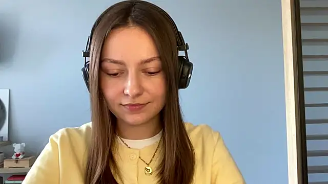 Snapshot of SoulHiperAgne_ chatting on 10-18-25, 01:34 SoulHiperAgne online show from 10-18-25, 01:34