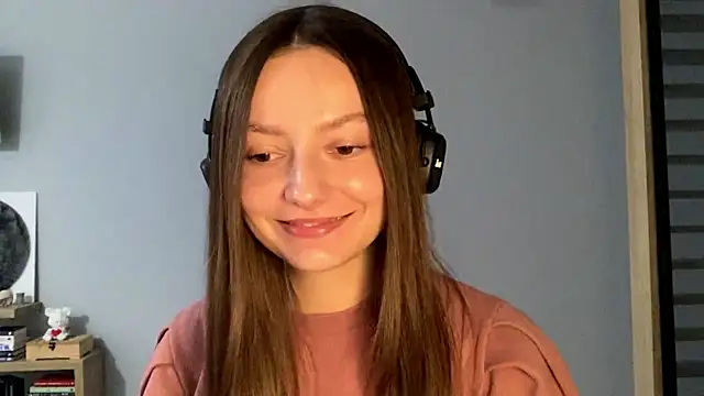 Snapshot of SoulHiperAgne_ chatting on 10-19-25, 01:12 SoulHiperAgne online show from 10-19-25, 01:12