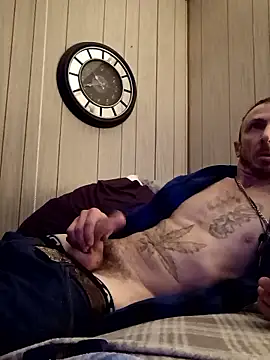 Snapshot of Mrluckstick chatting on 01-10-26, 03:47 Mrluckstick online show from 01-10-26, 03:47