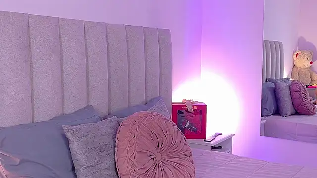 NicoleArmani online show from 11-17-25, 07:19