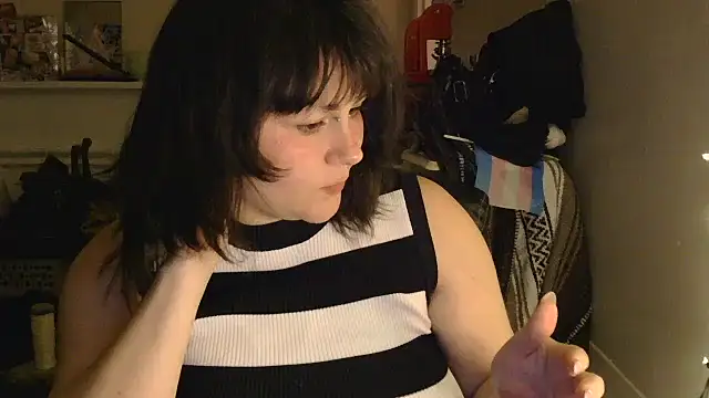 PeakoBunny online show from 11-18-25, 12:38