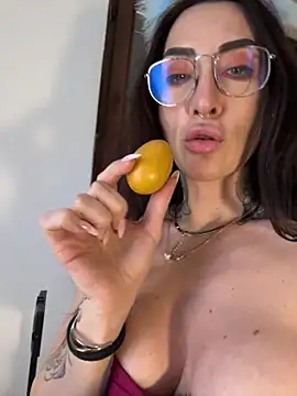 Snapshot of nikkaanderic chatting on 03-30-26, 03:35 nikkaanderic online show from 03-30-26, 03:35