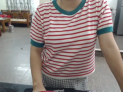 Snapshot of Ami_8x chatting on 11-08-25, 01:33 Ami 8x online show from 11-08-25, 01:33