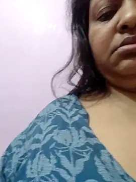 Snapshot of bitch-horny chatting on 10-15-25, 11:38 bitch-horny online show from 10-15-25, 11:38