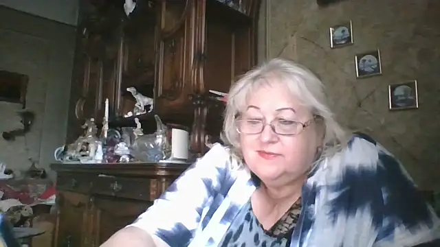 Snapshot of Lala-Love56 chatting on 09-09-25, 01:21 Lala-Love56 online show from 09-09-25, 01:21