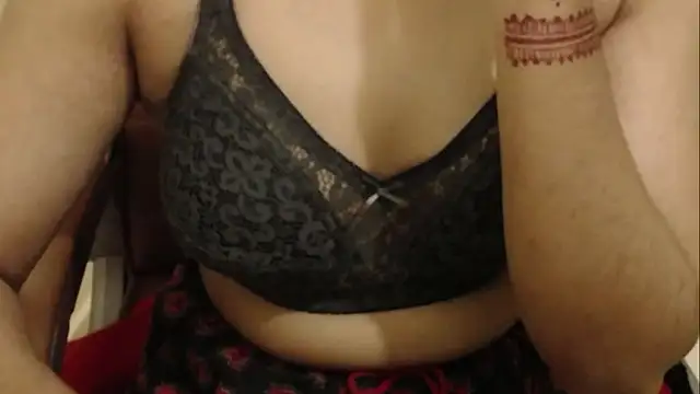 Snapshot of erotic_indiancam chatting on 12-23-25, 08:56 erotic indiancam online show from 12-23-25, 08:56