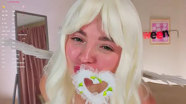 Snapshot of OliviaKis_ chatting on 10-26-25, 07:25 OliviaKis online show from 10-26-25, 07:25