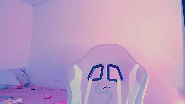 Snapshot of Alice_lidell chatting on 02-05-26, 05:50 Alice lidell online show from 02-05-26, 05:50