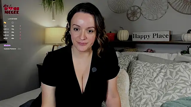 Snapshot of BigBoobsMcGee chatting on 11-12-25, 01:28 BigBoobsMcGee online show from 11-12-25, 01:28