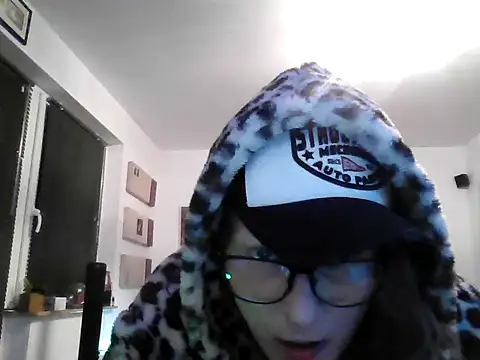 hellgirl1980 online show from 10-10-25, 01:59