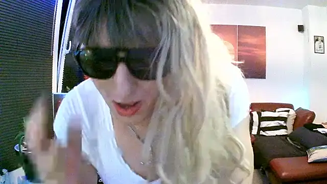 hellgirl1980 online show from 11-08-25, 12:22