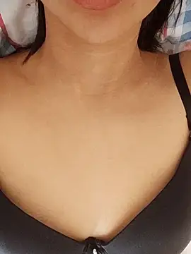 Snapshot of bebeksiii chatting on 10-28-25, 08:18 bebeksiii online show from 10-28-25, 08:18