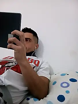 Snapshot of Andr3s69xxx chatting on 01-13-26, 09:09 Andr3s69xxx online show from 01-13-26, 09:09