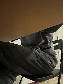 Snapshot of JJ_131 chatting on 12-13-25, 08:47 JJ 131 online show from 12-13-25, 08:47