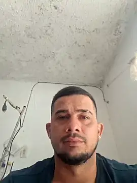 Snapshot of yeffito1 chatting on 09-10-25, 04:07 yeffito1 online show from 09-10-25, 04:07