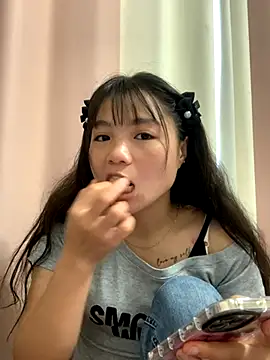 Emlyly-18 online show from 09-17-25, 06:59