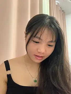 Emlyly-18 online show from 09-19-25, 12:23