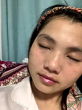 Emlyly-18 online show from 09-29-25, 04:12