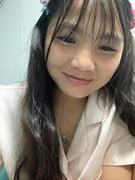 Emlyly-18 online show from 10-05-25, 02:48