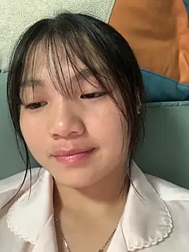 Emlyly-18 online show from 10-09-25, 04:05