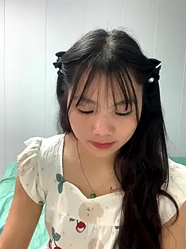 Emlyly-18 online show from 10-12-25, 03:16