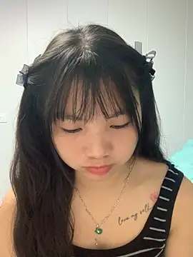 Emlyly-18 online show from 10-17-25, 04:15