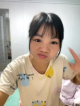 Emlyly-18 online show from 10-18-25, 04:04