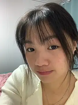 Emlyly-18 online show from 11-13-25, 01:10