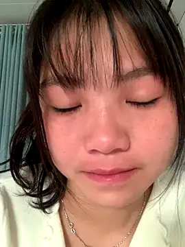 Emlyly-18 online show from 11-14-25, 01:26