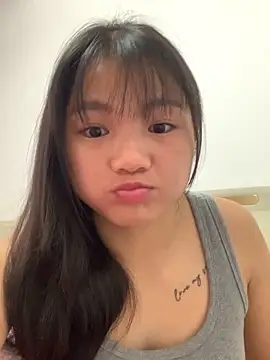 Emlyly-18 online show from 11-22-25, 01:48