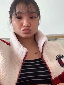 Emlyly-18 online show from 12-05-25, 06:00