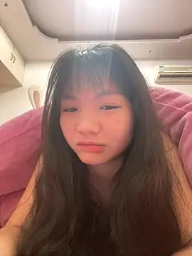 Emlyly-18 online show from 12-15-25, 11:42