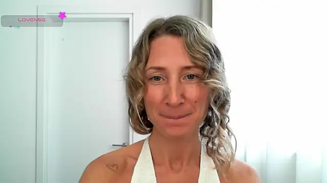 Snapshot of Paevoa chatting on 12-19-25, 09:49 Paevoa online show from 12-19-25, 09:49