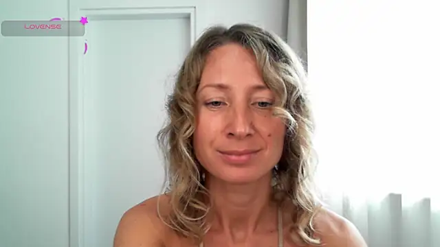 Snapshot of Paevoa chatting on 01-08-26, 11:45 Paevoa online show from 01-08-26, 11:45