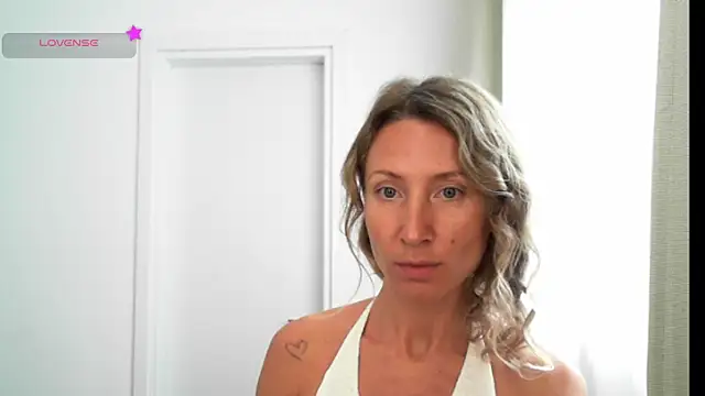 Snapshot of Paevoa chatting on 01-12-26, 10:20 Paevoa online show from 01-12-26, 10:20